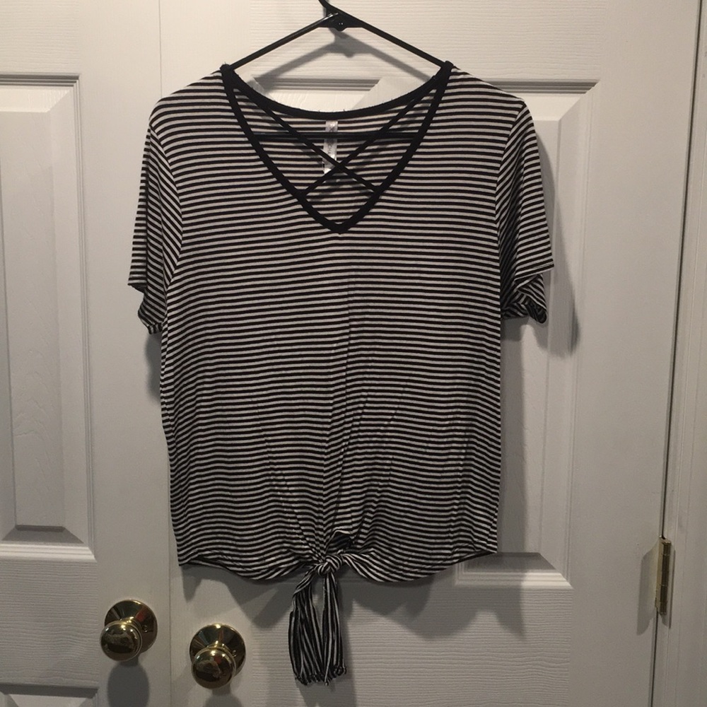 Cute front tie shirt